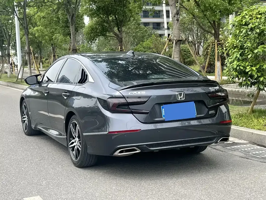 Honda Accord — фото 10