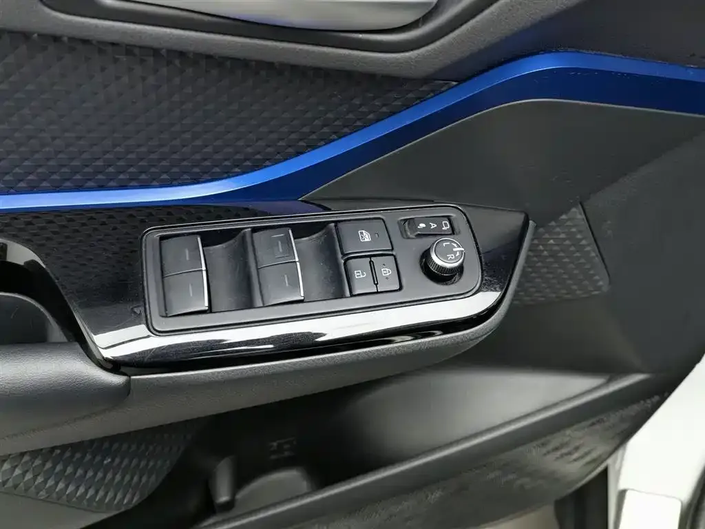 Toyota C-HR 2023 из CN, фото 7