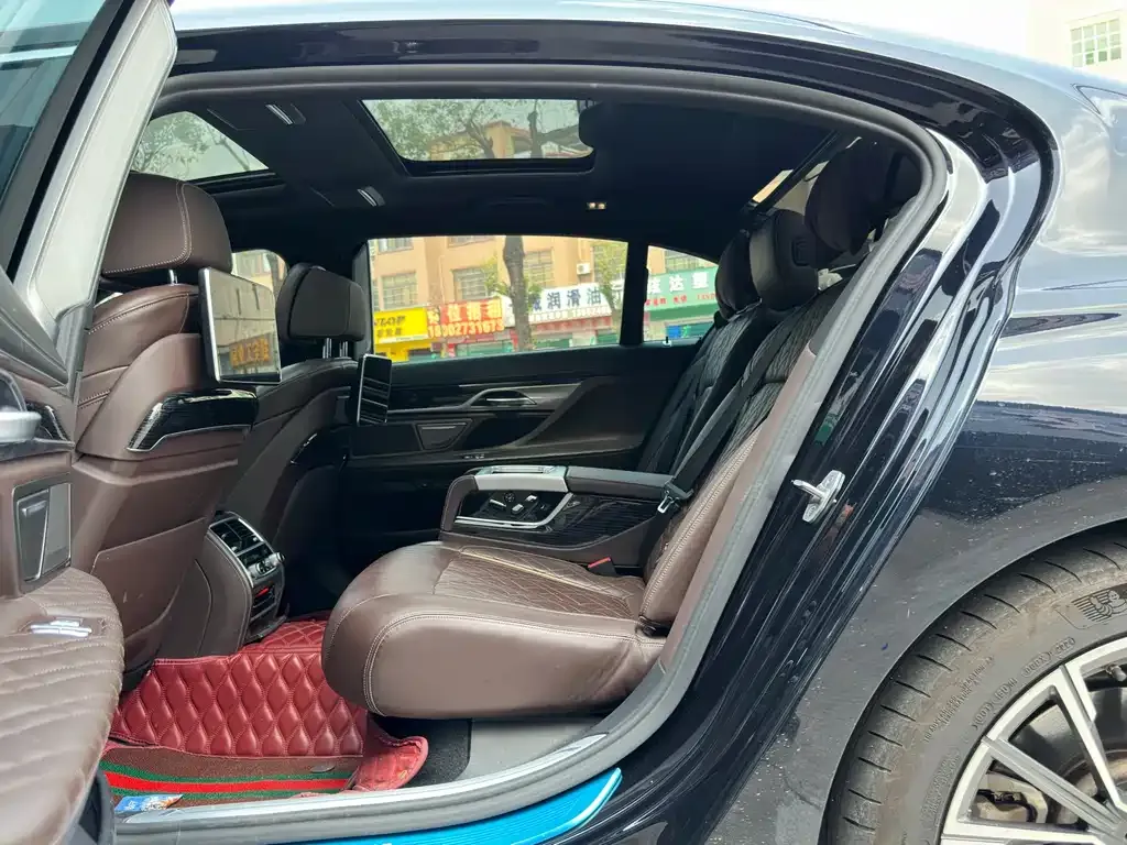 BMW 7 Series 2022 из CN, фото 8