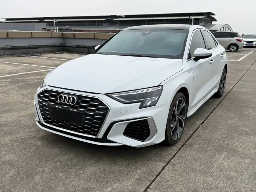 Audi A3 — фото 1
