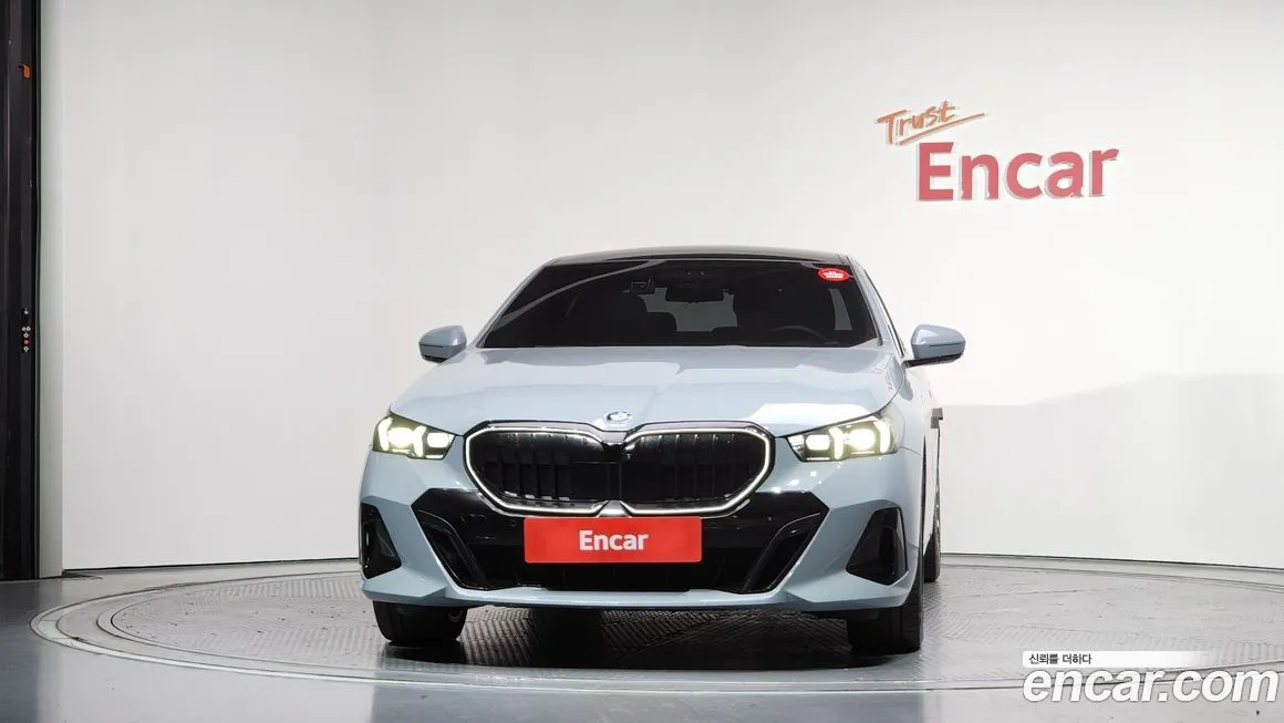BMW 5-Series 2025 из KR, фото 2