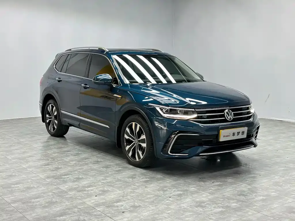 Volkswagen Tiguan L — фото 9