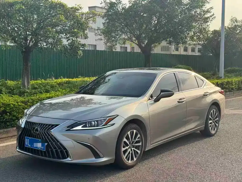Lexus ES — фото 1
