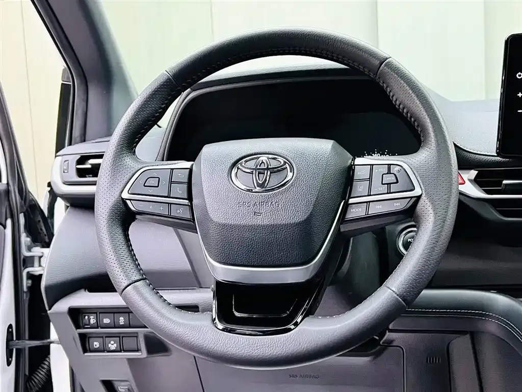 Toyota Sienna 2025 из CN, фото 3