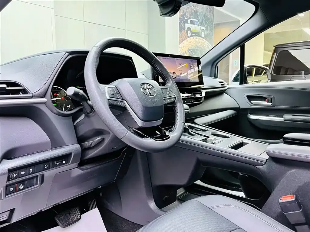 Toyota Sienna 2025 из CN, фото 5