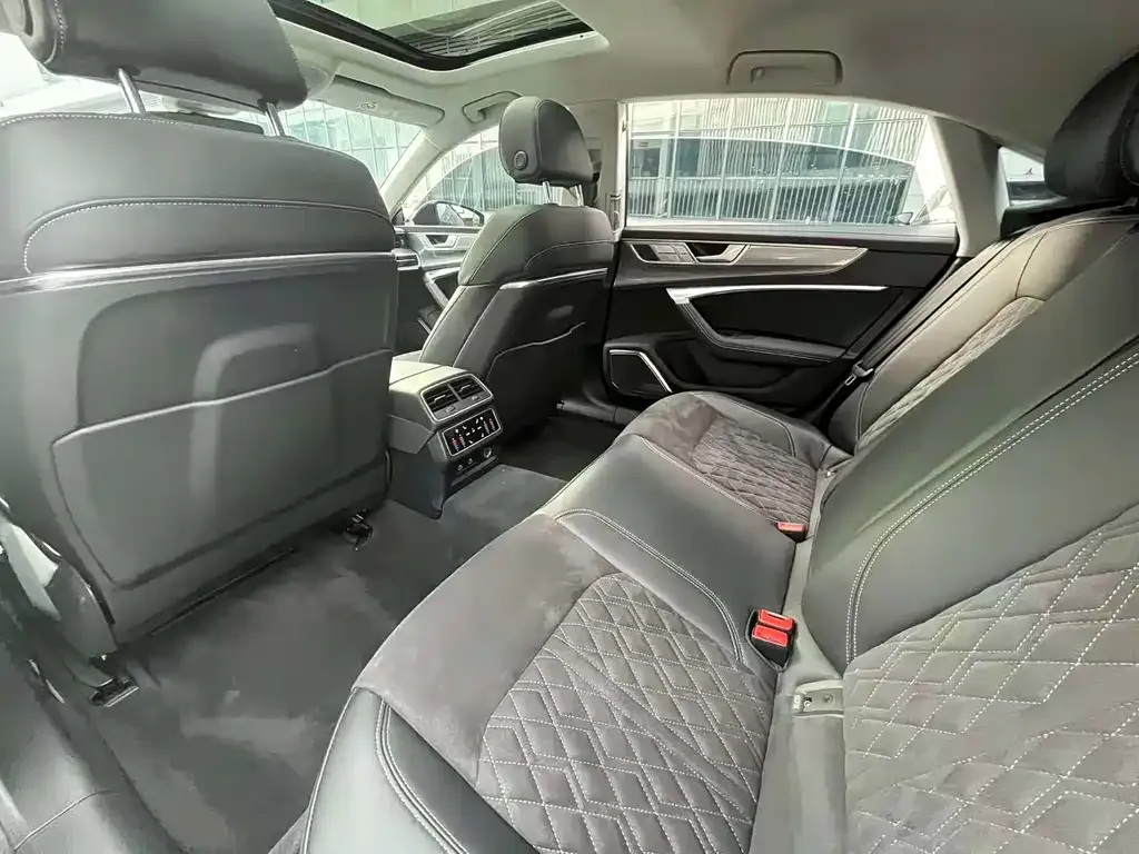 Audi A7L 2024 из CN, фото 4