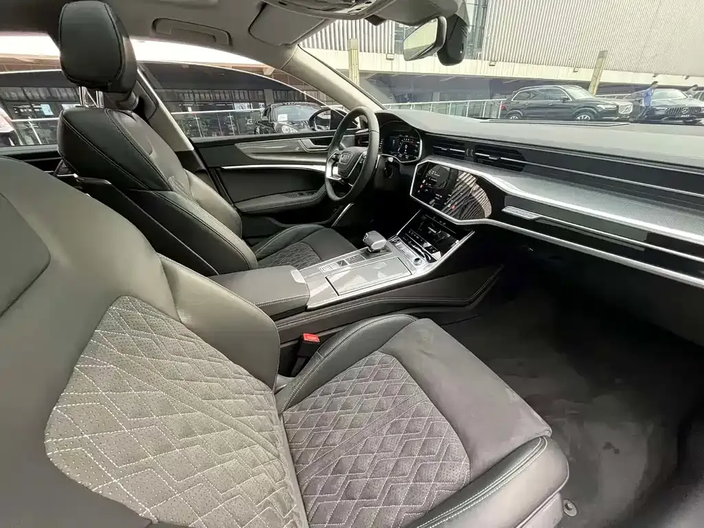 Audi A7L 2024 из CN, фото 8