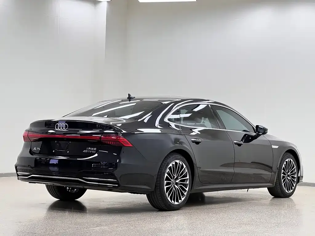 Audi A7L — фото 9