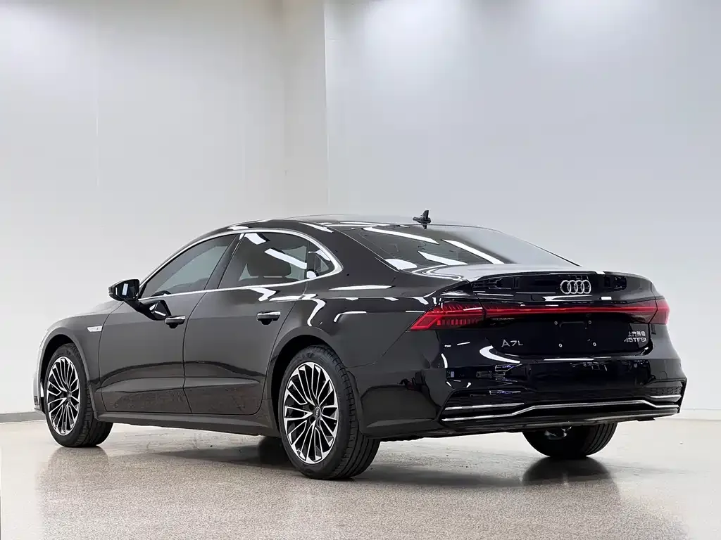 Audi A7L — фото 5