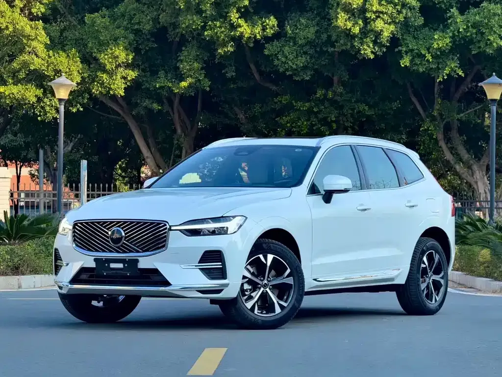 Volvo XC60 — фото 1