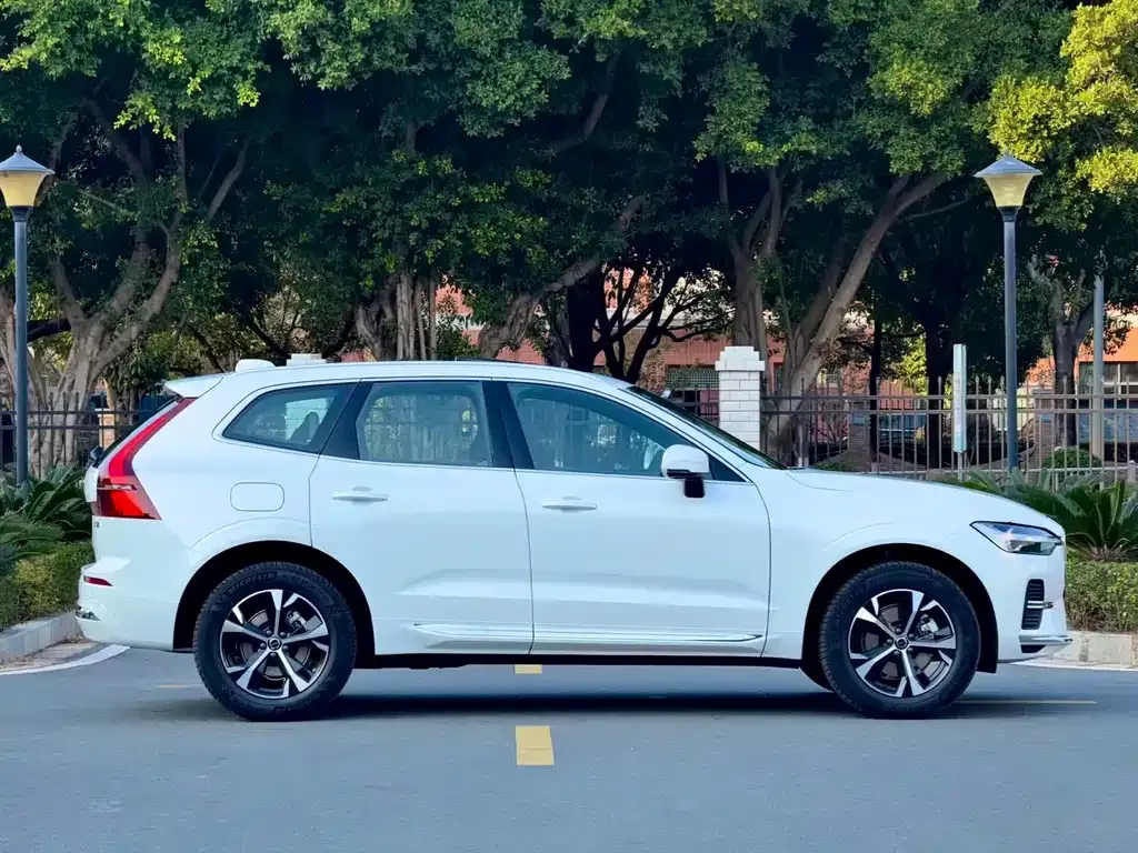 Volvo XC60 — фото 7