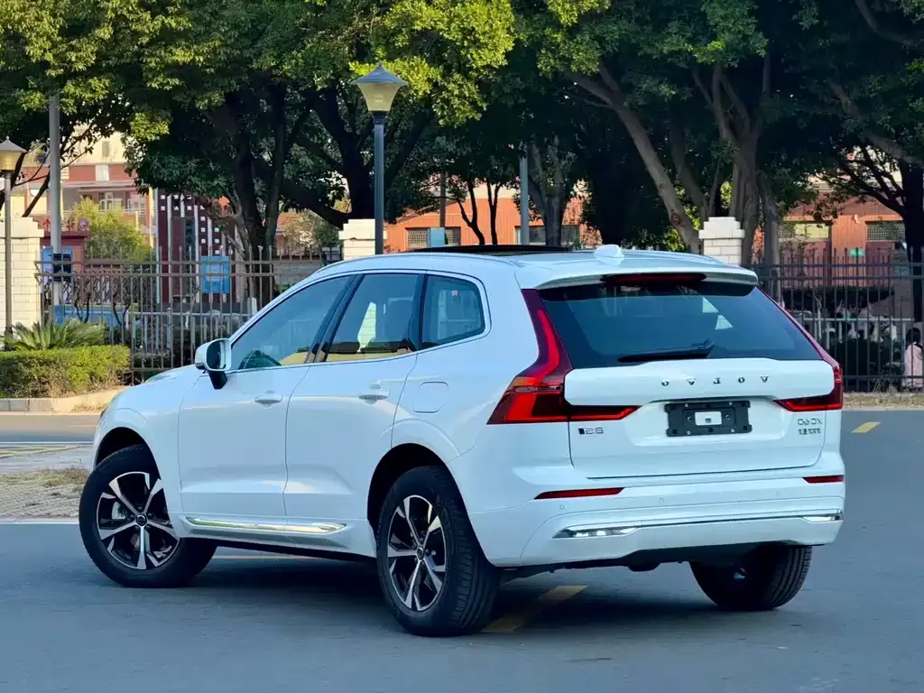 Volvo XC60 — фото 4