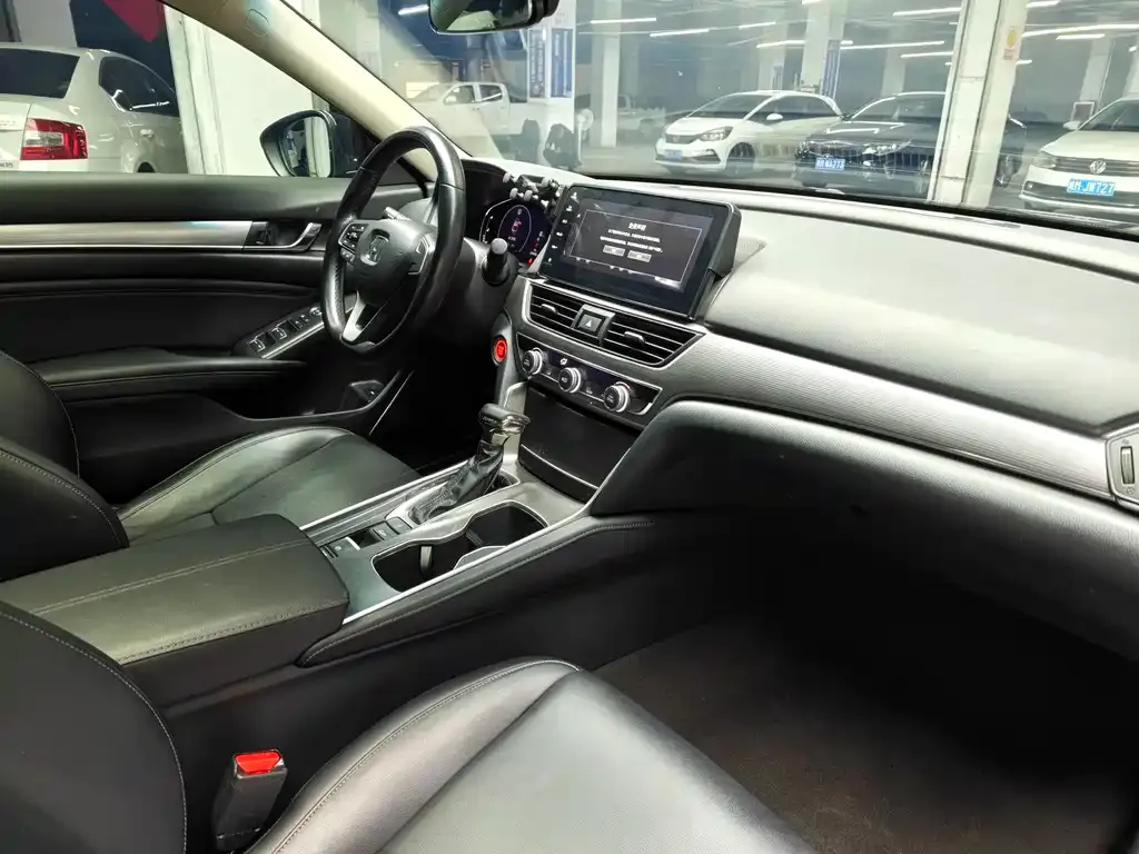 Honda Accord — фото 8
