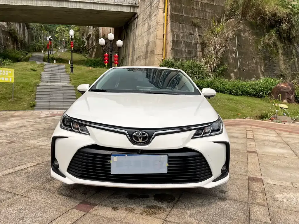 Toyota Corolla — фото 5