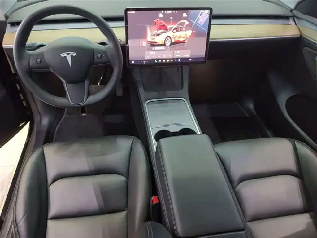 Tesla Model Y — фото 3