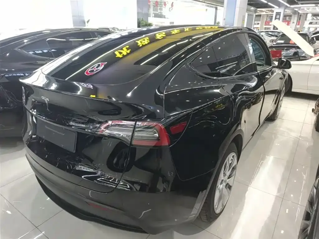 Tesla Model Y — фото 5