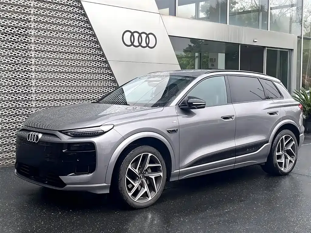 Audi Q6L e-tron — фото 1