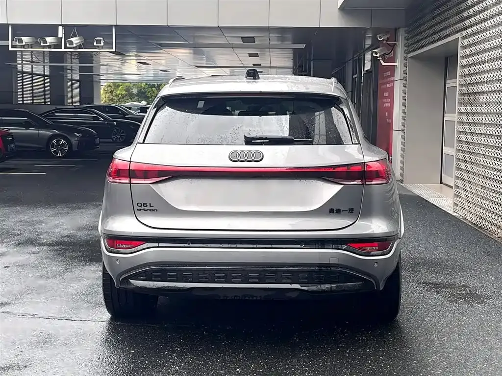 Audi Q6L e-tron — фото 6