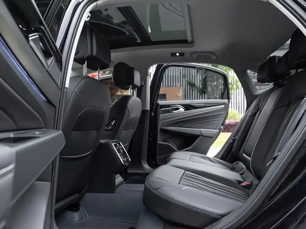 Volkswagen Passat 2022 из CN, фото 10