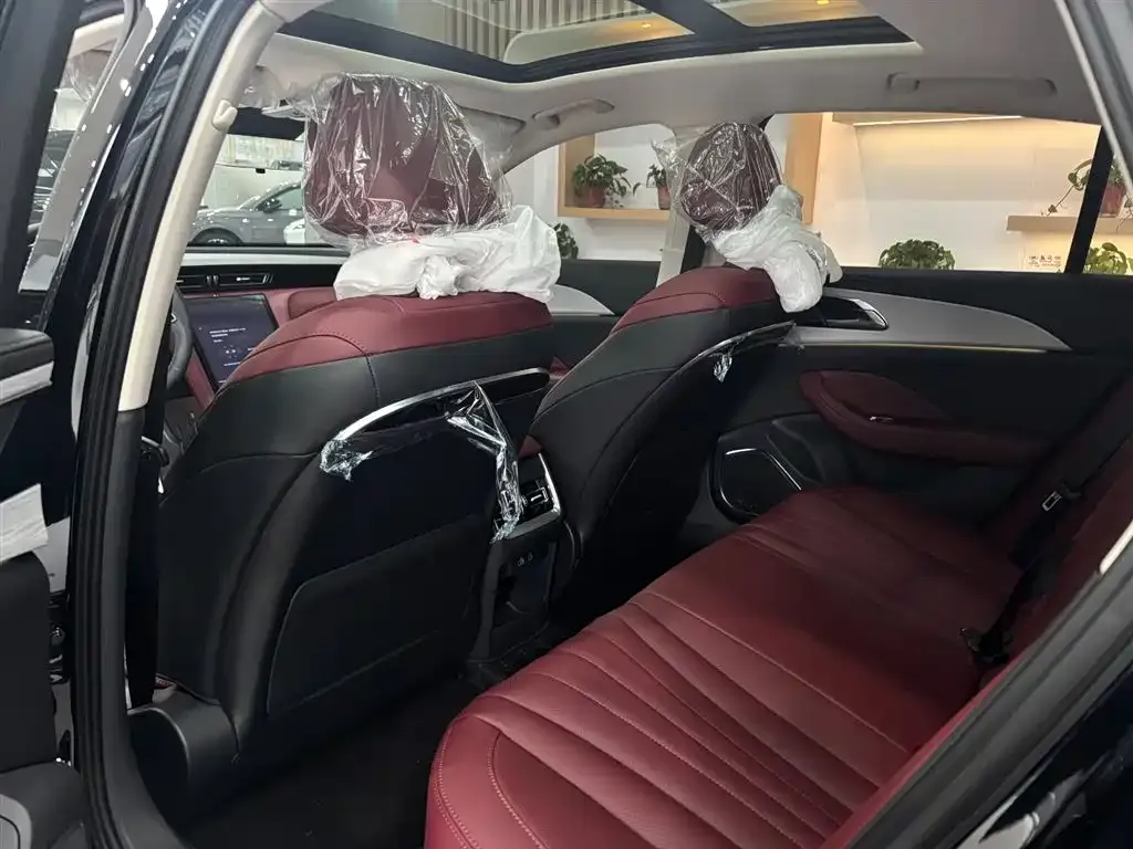 Hongqi H5 PHEV 2025 из CN, фото 2