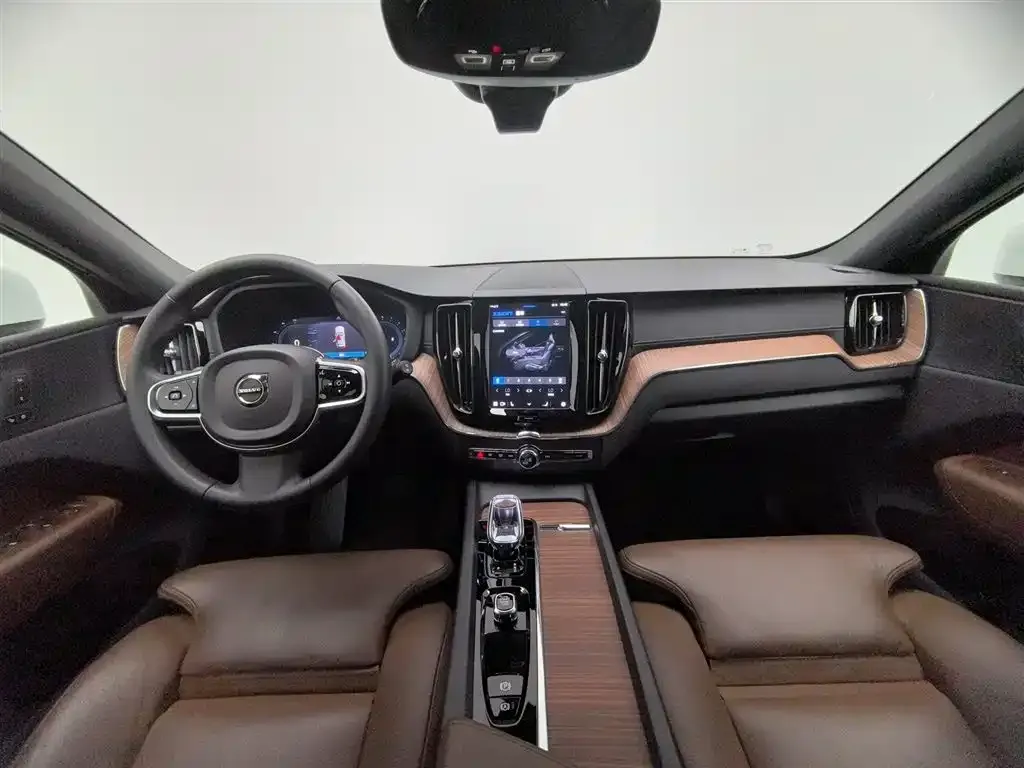 Volvo XC60 — фото 4