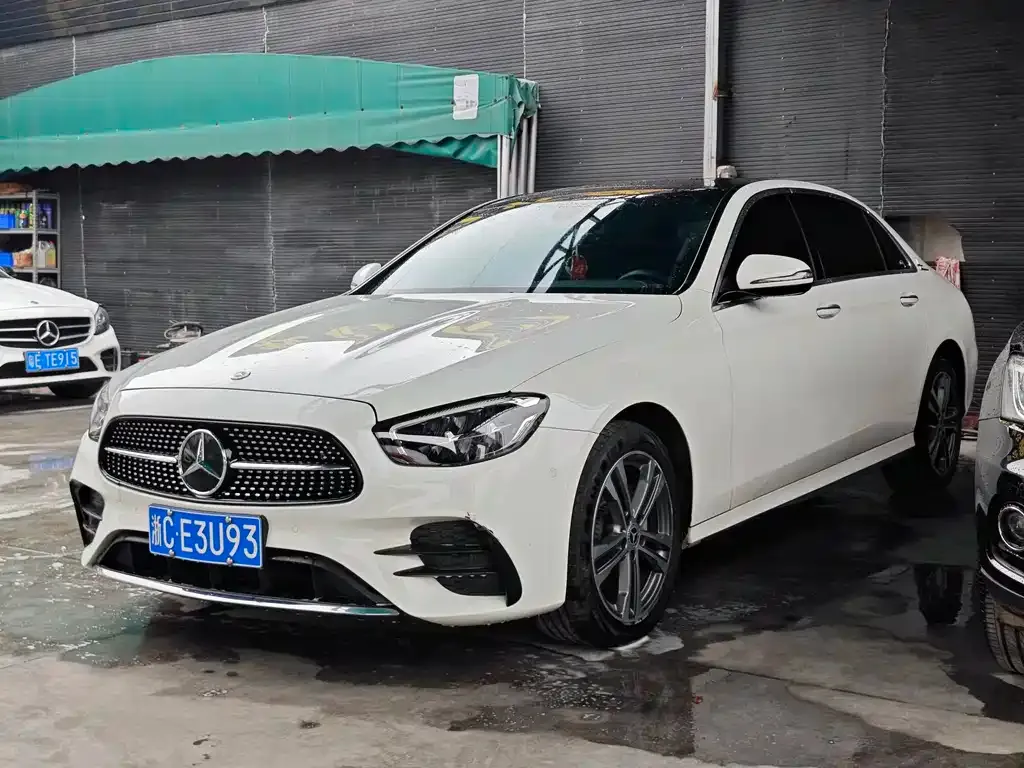 Mercedes-Benz E-Class — фото 1