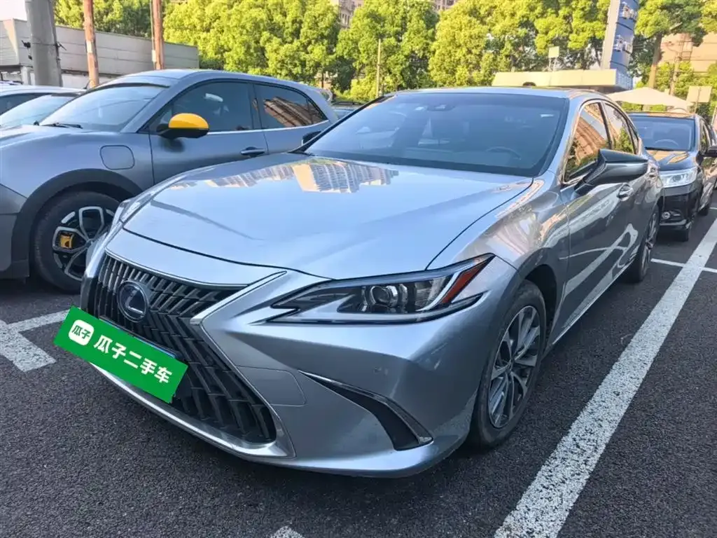Lexus ES — фото 1