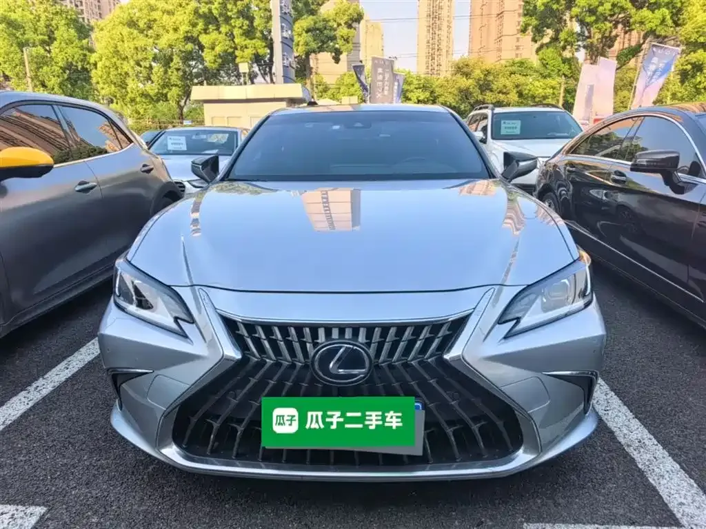 Lexus ES — фото 10