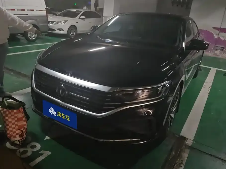 Volkswagen Passat — фото 1