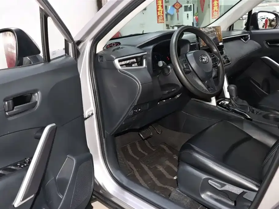 Toyota Corolla Cross — фото 10