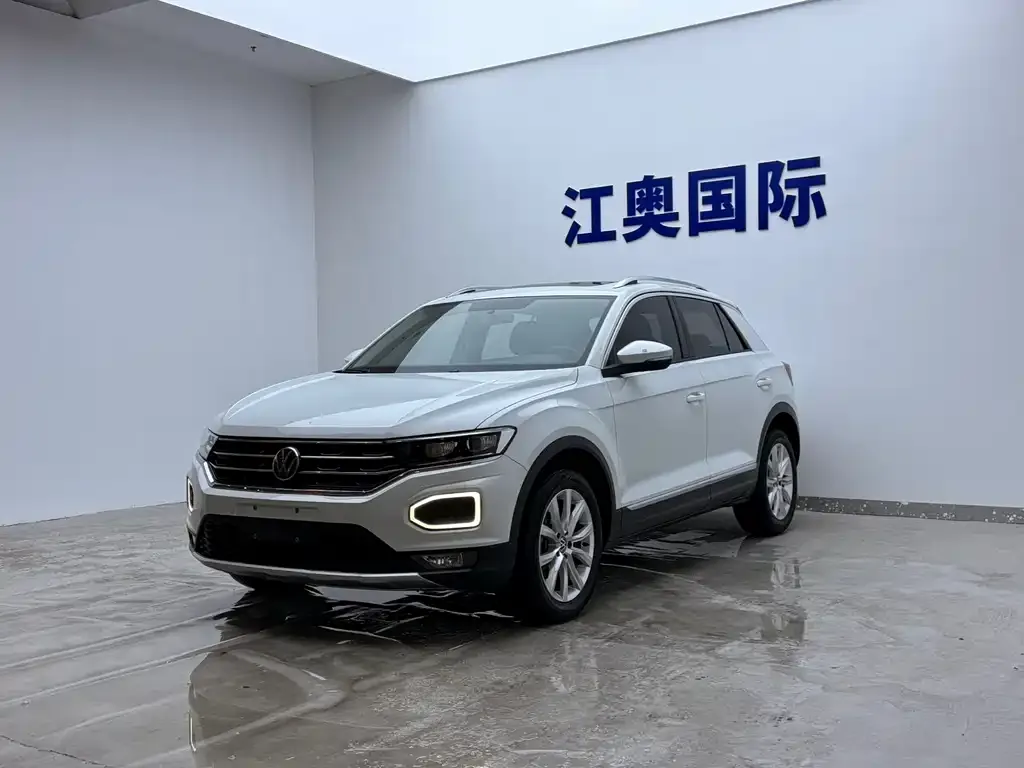 Volkswagen T-Roc — фото 1
