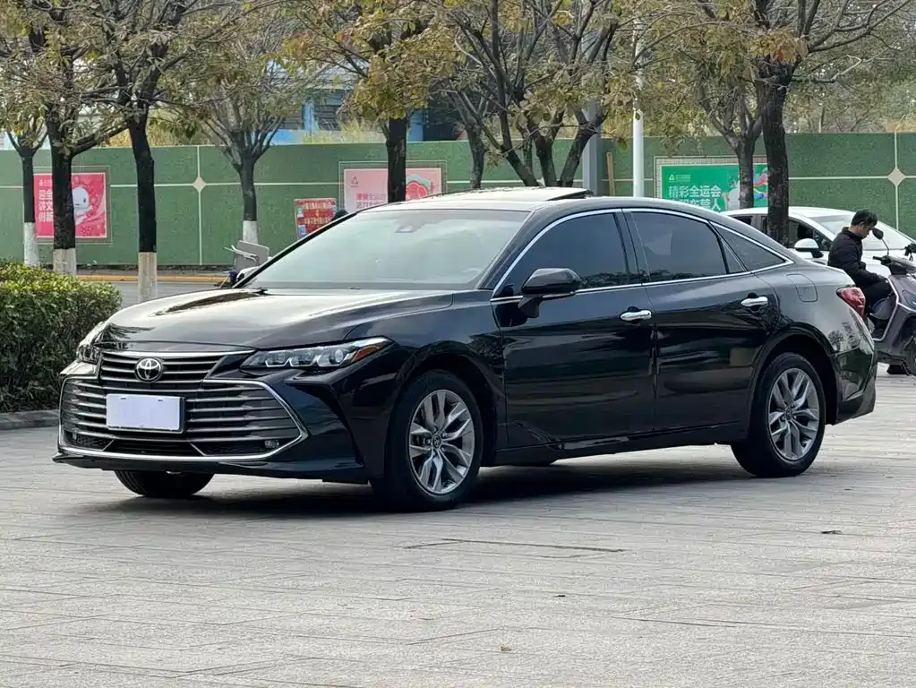 Toyota Avalon — фото 1