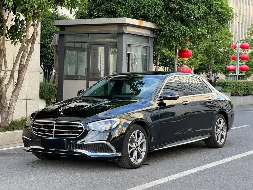 Mercedes-Benz E-Class — фото 1