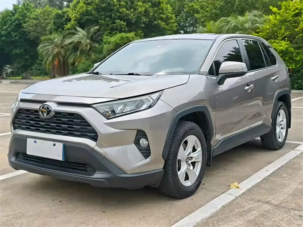 Toyota RAV4 — фото 7