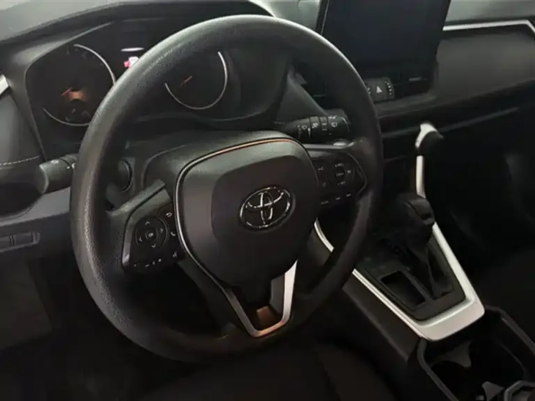 Toyota RAV4 — фото 3