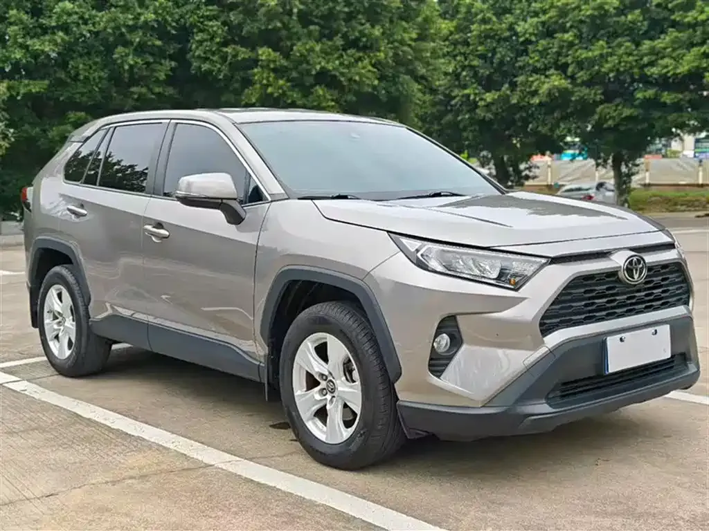 Toyota RAV4 — фото 10