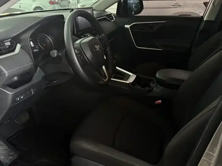 Toyota RAV4 — фото 2