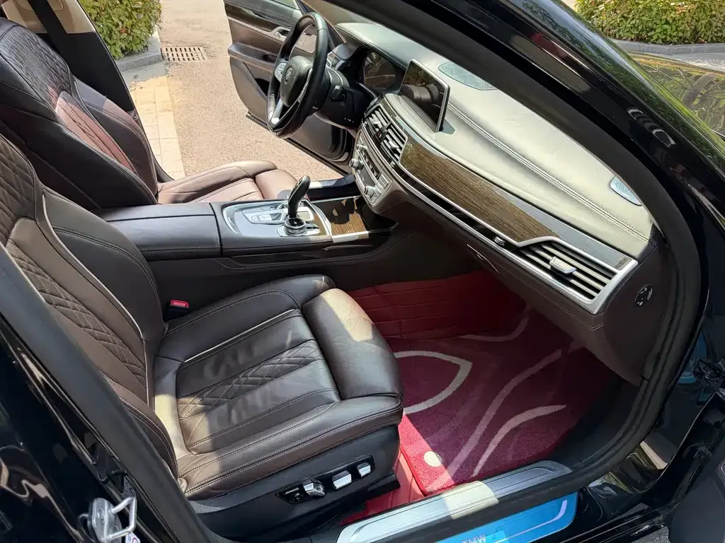 BMW 7 Series 2022 из CN, фото 4