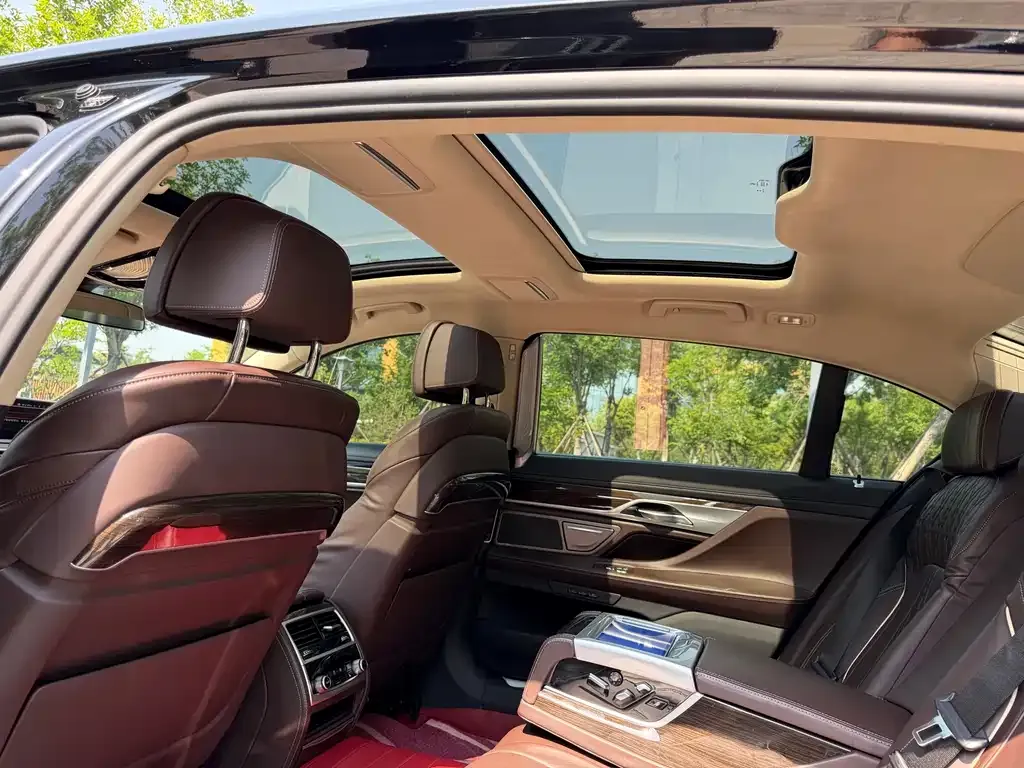 BMW 7 Series 2022 из CN, фото 2