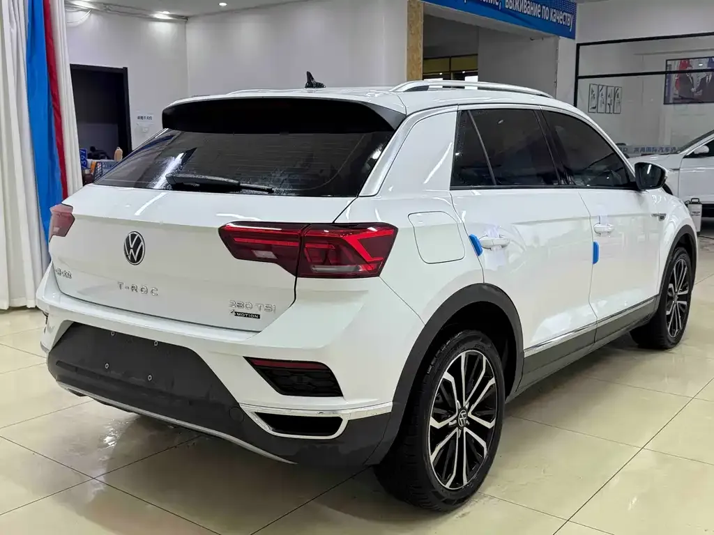 Volkswagen T-Roc — фото 9