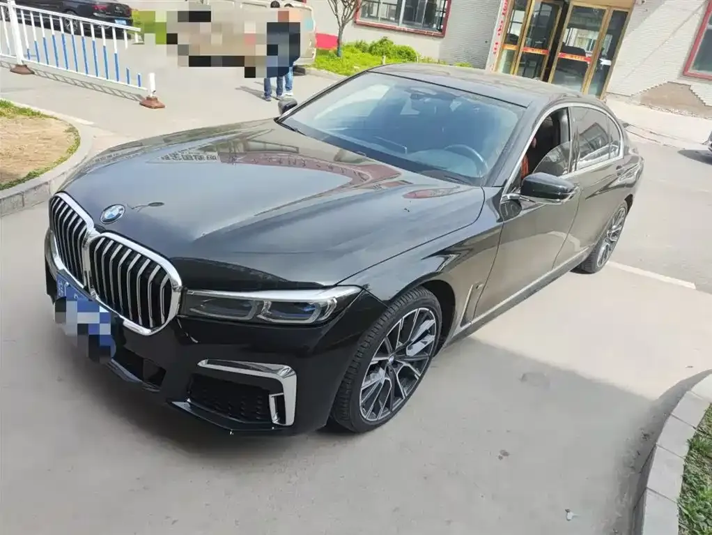 BMW 7 Series — фото 1