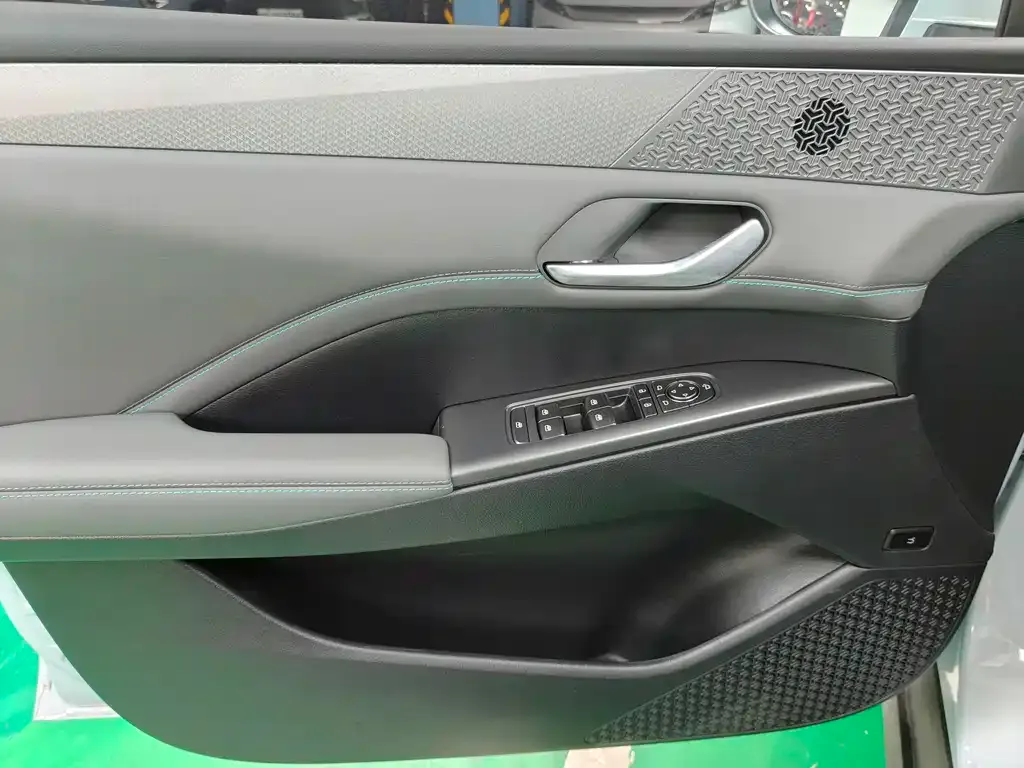 BYD Qin PLUS 2025 из CN, фото 6