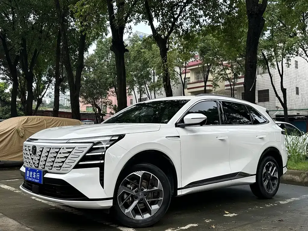 Changan CS75PLUS — фото 1