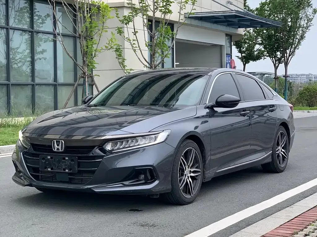 Honda Accord — фото 1