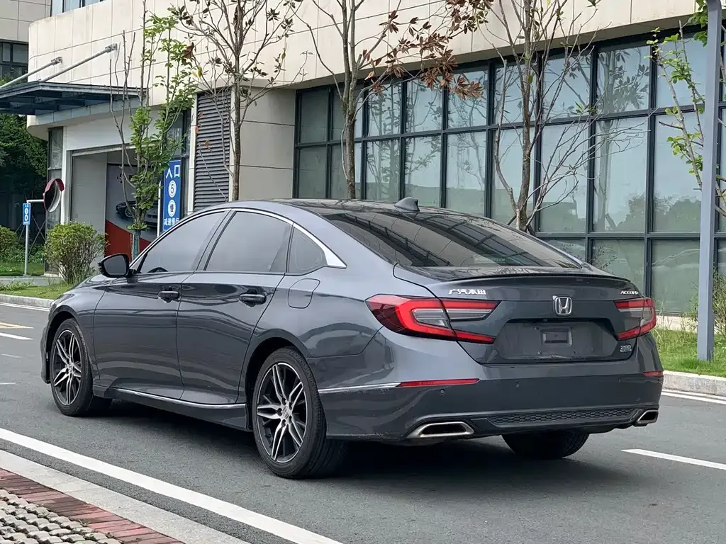 Honda Accord — фото 7