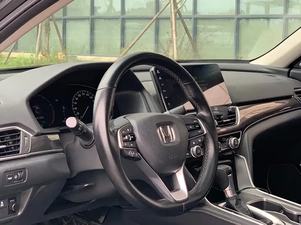 Honda Accord — фото 9