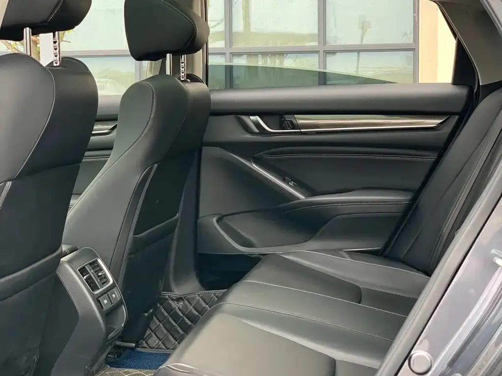 Honda Accord — фото 10