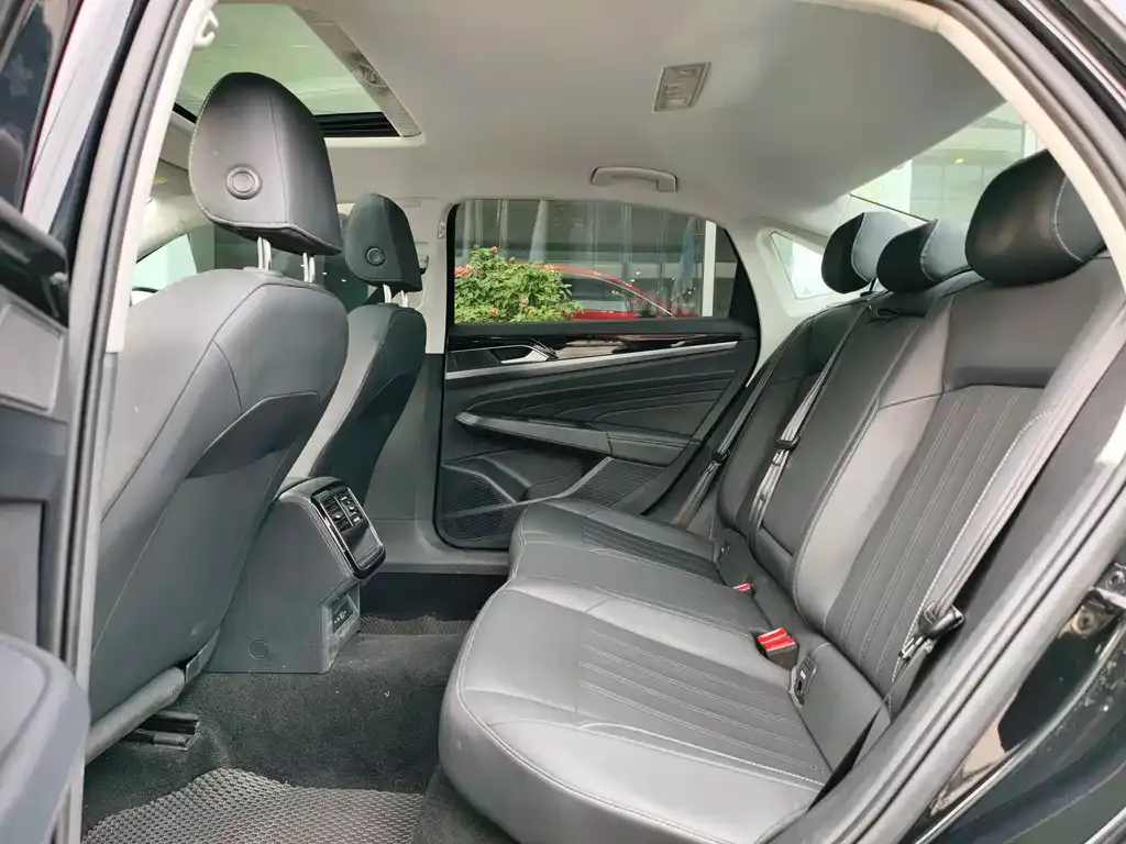 Volkswagen Passat 2025 из CN, фото 7