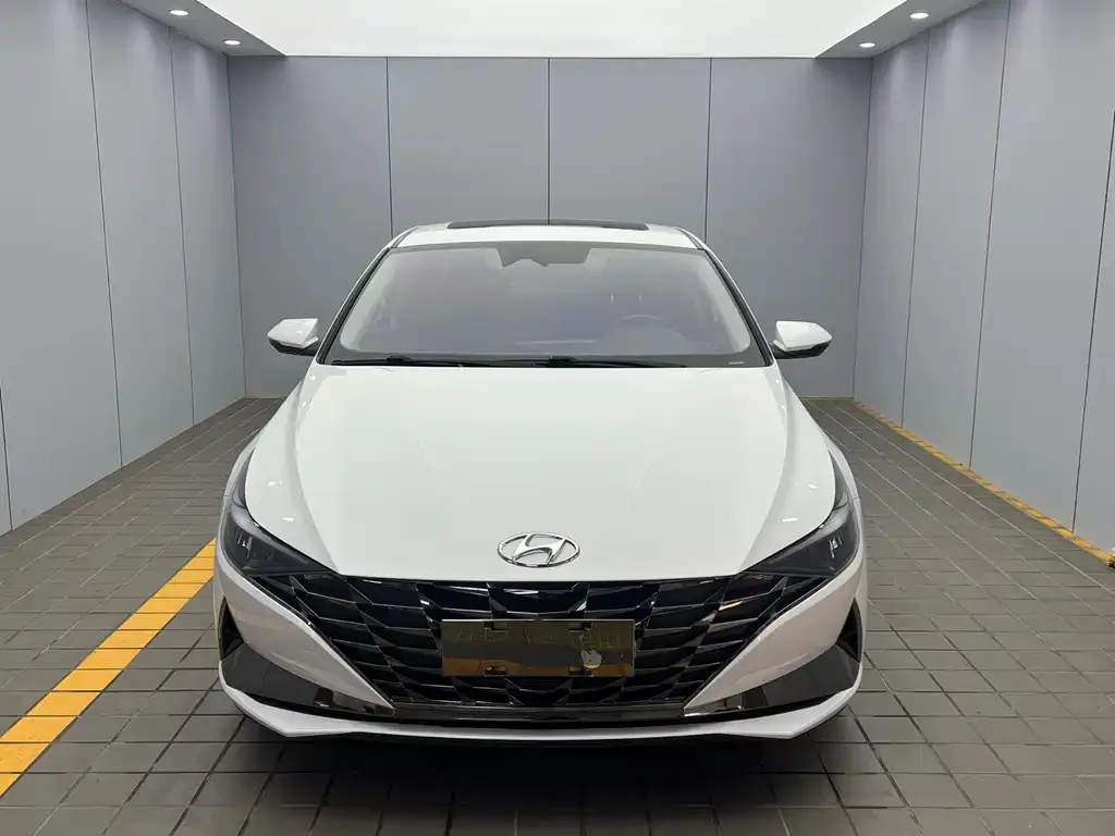 Hyundai Elantra — фото 7