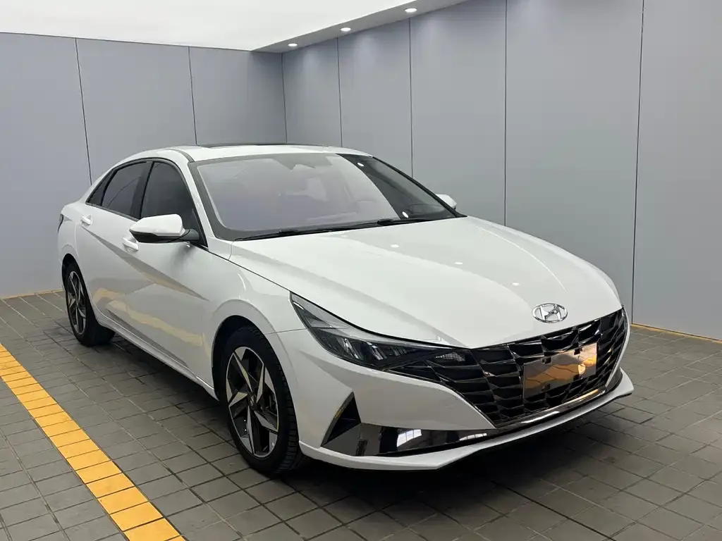 Hyundai Elantra — фото 3